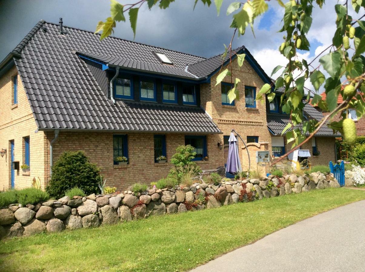 Ferienwohnung "Alter Gutshof" Huehnergott Sellin (Rugen) Exterior foto